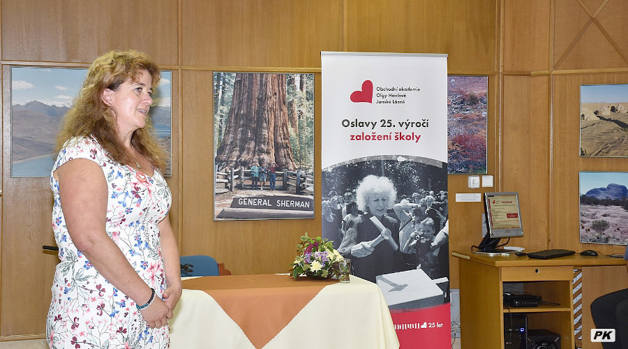 Mgr. Jana Honzíková, ředitelka školy při úvodní řeči. | foto: archiv Pavla Křivky