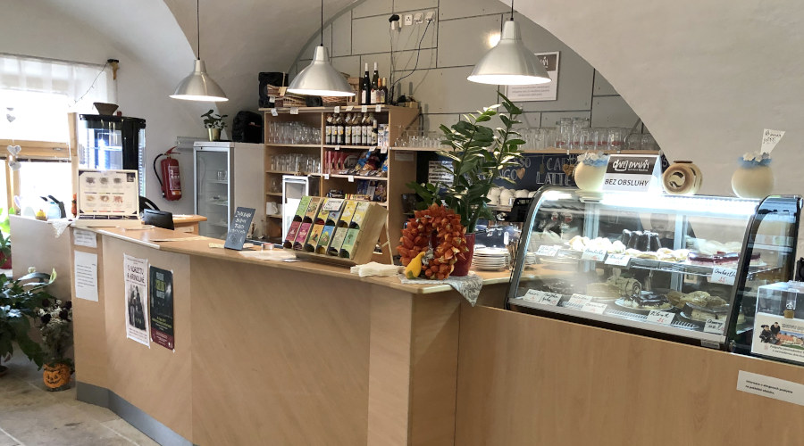 Café Damián - výběr produktů je opravdu bohatý. | foto: ISP21