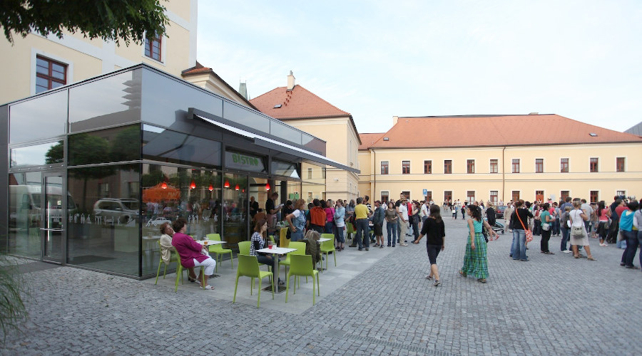 Bistro u dvou přátel na Pivovarském náměstí, Hradec Králové.