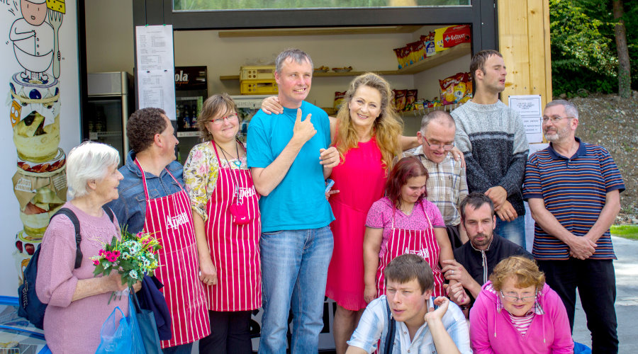 Zaměstnanci výrobny. | foto: Dobroty s příběhem